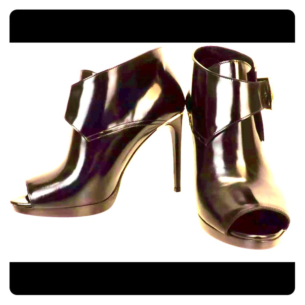 Burberry heels 👠